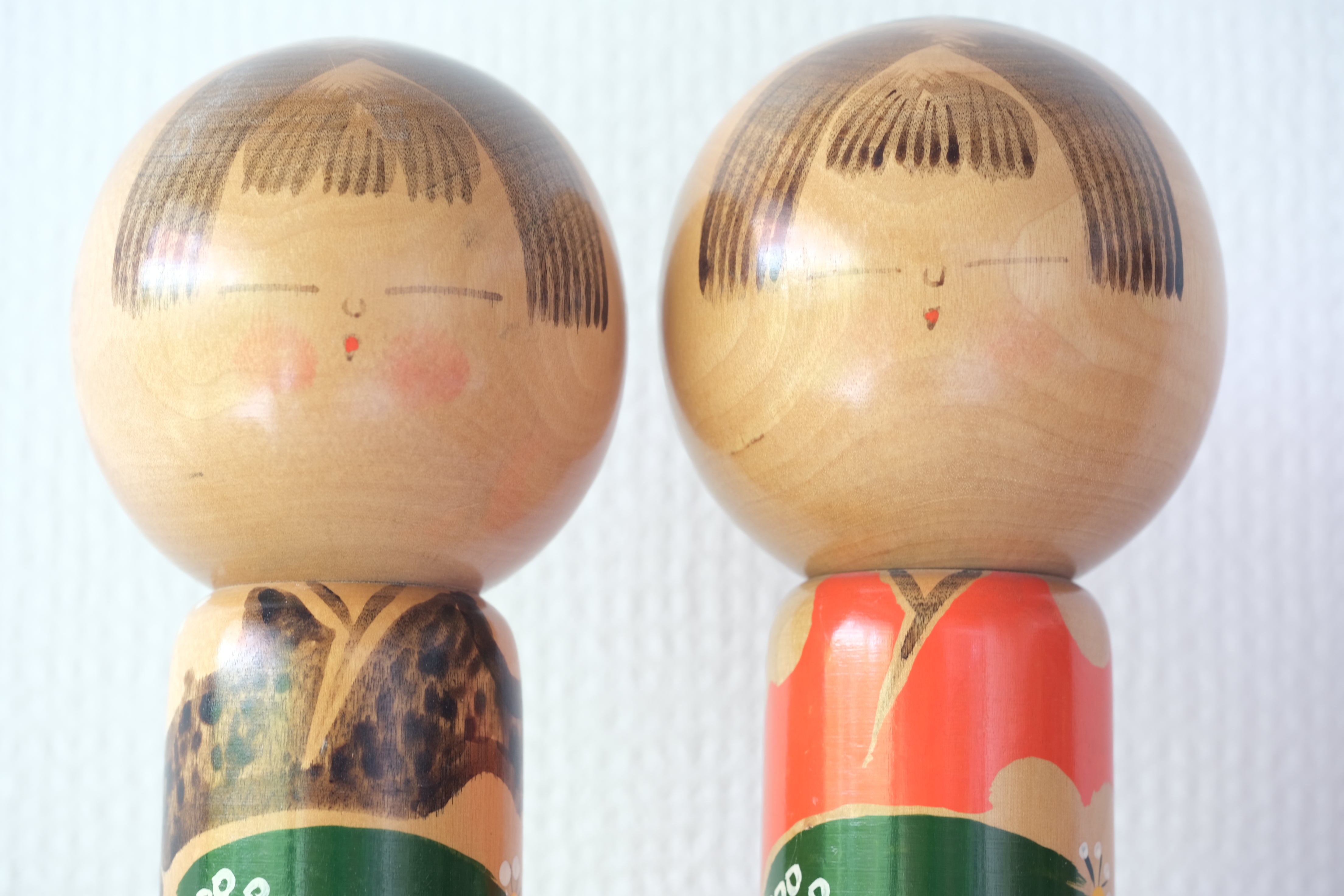 A Pair of Vintage Sosaku Kokeshi by Kiyohara Takao (1916-TBD) | 28,5 cm and 29 cm