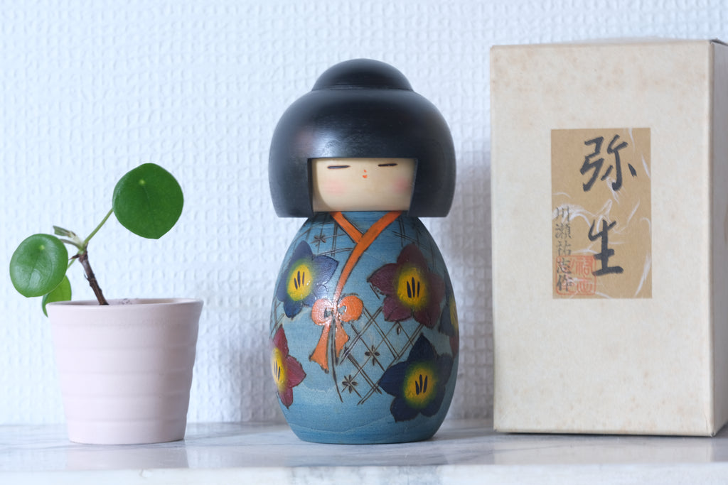 Vintage Gumma Kokeshi by Yuji Kawase 川瀬祐志作 (1938-) | Titled: 弥生 - Yayoi | With Original Box | 18 cm