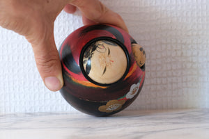 Rare Vintage Creative Kokeshi by Katase Kaihei 片瀬快平 (1922-2015) | 'Oshin - Babysit' | 8 cm