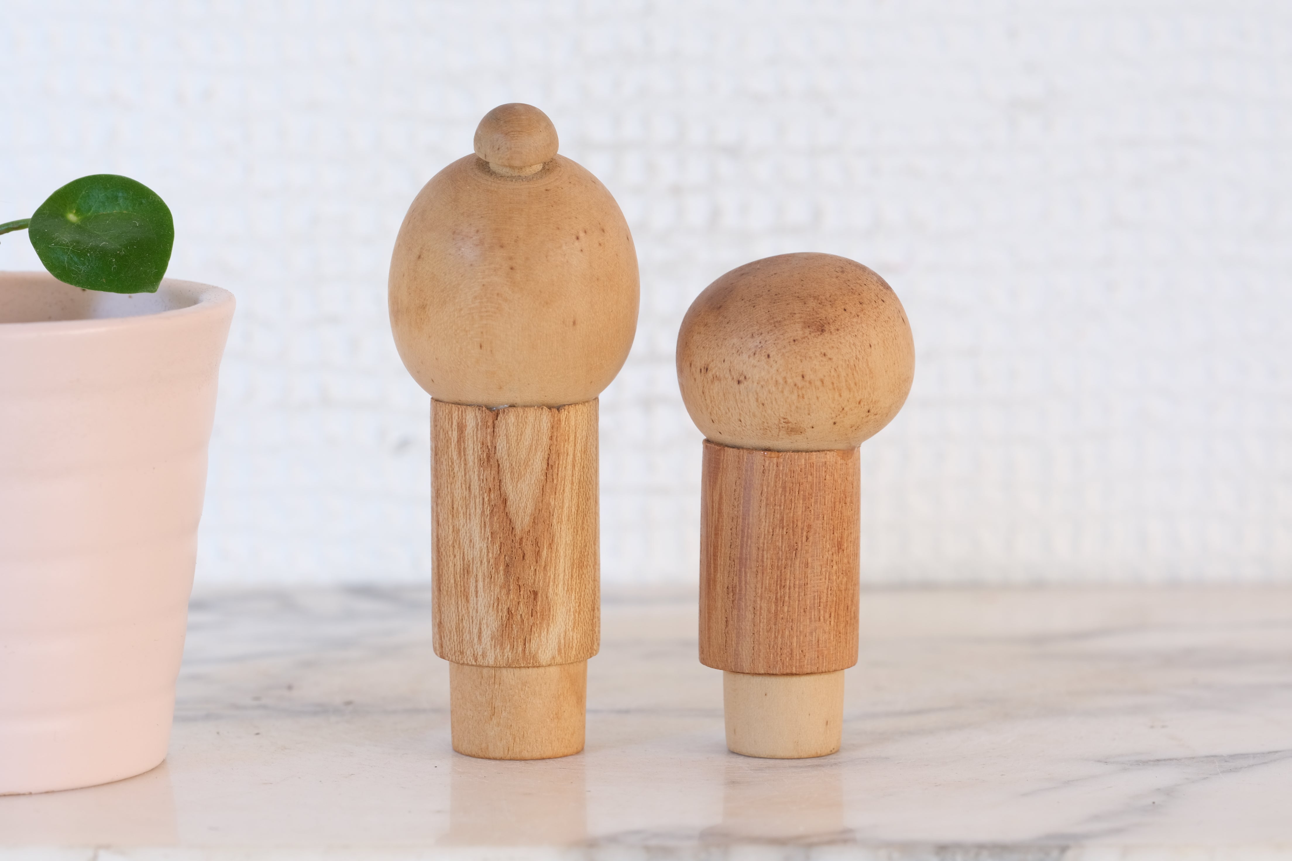 Pair of Vintage Creative Kokeshi by Issetsu Kuribayashi (1924-2011) | 6,5 cm and 8,5 cm