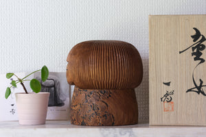 Exclusive Vintage Creative Kokeshi by Issetsu Kuribayashi 栗林一雪 (1924-2011) | Titled: 童女 - Dōjo - Little Girl | With Original Box | 16 cm