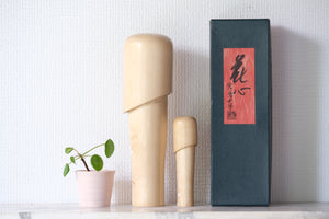 Pair of Vintage Creative Kokeshi by Miyajima Muhitsu (1929-) | Titled: 'Hanagokoro - Flower Heart' | With Original Box | 15 cm and 28,5 cm