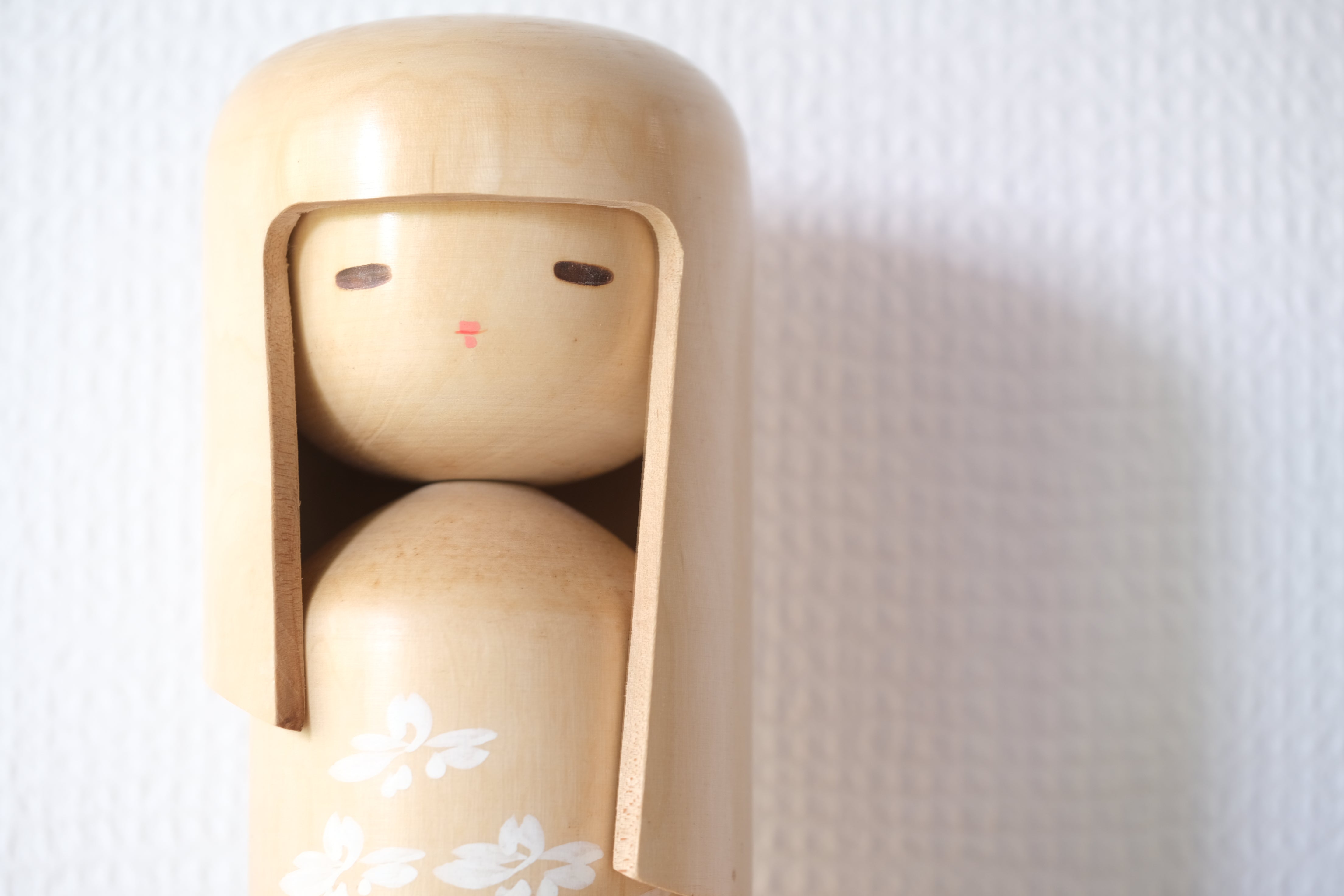 Pair of Vintage Creative Kokeshi by Miyajima Muhitsu (1929-) | Titled: 'Hanagokoro - Flower Heart' | With Original Box | 15 cm and 28,5 cm