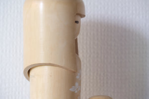 Pair of Vintage Creative Kokeshi by Miyajima Muhitsu (1929-) | Titled: 'Hanagokoro - Flower Heart' | With Original Box | 15 cm and 28,5 cm