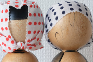 Pair of Sosaku Kokeshi by Miura Setsuko (1952-)  | With Original Box | 18,5 cm