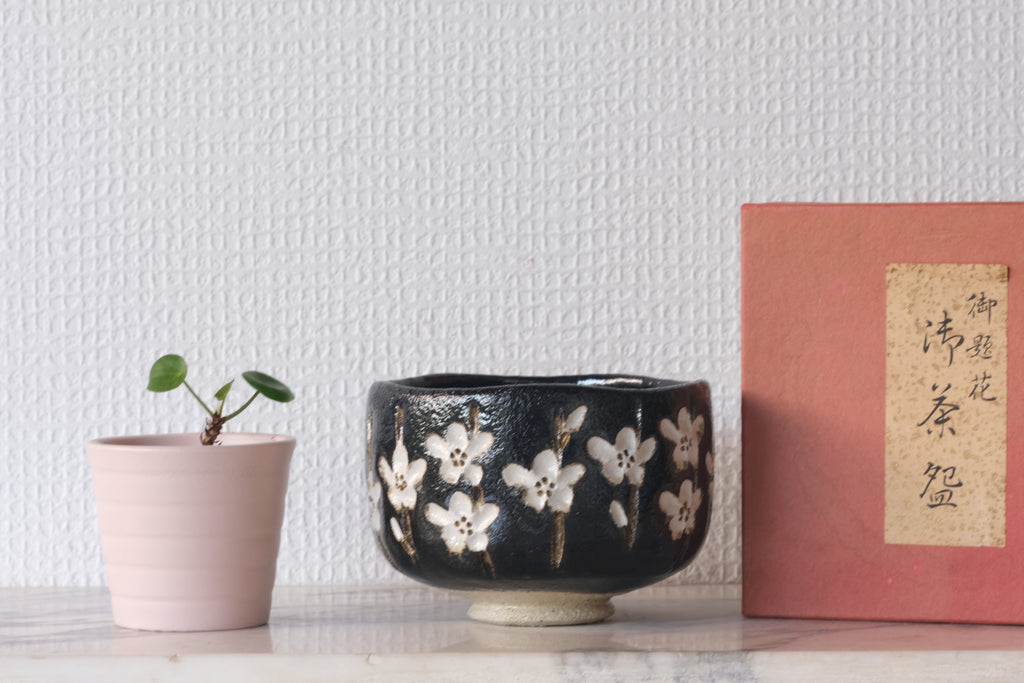 Japanese Ceramic Tea Bowl with Flowers | Chawan | 7,5 cm