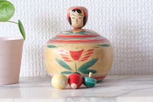 Vintage Ejiko Kokeshi with Spinning Tops Inside | Container | 9,5 cm