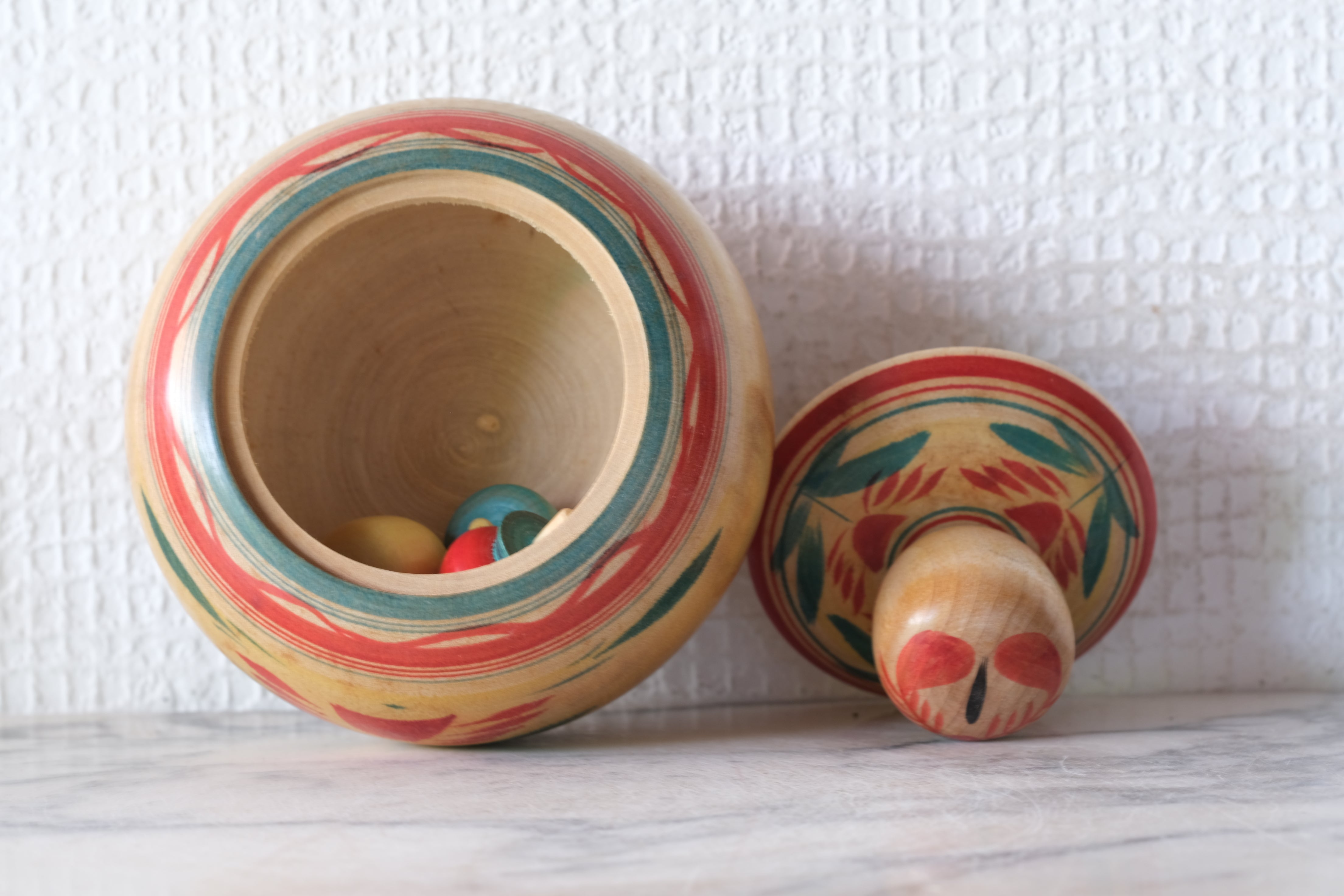 Vintage Ejiko Kokeshi with Spinning Tops Inside | Container | 9,5 cm