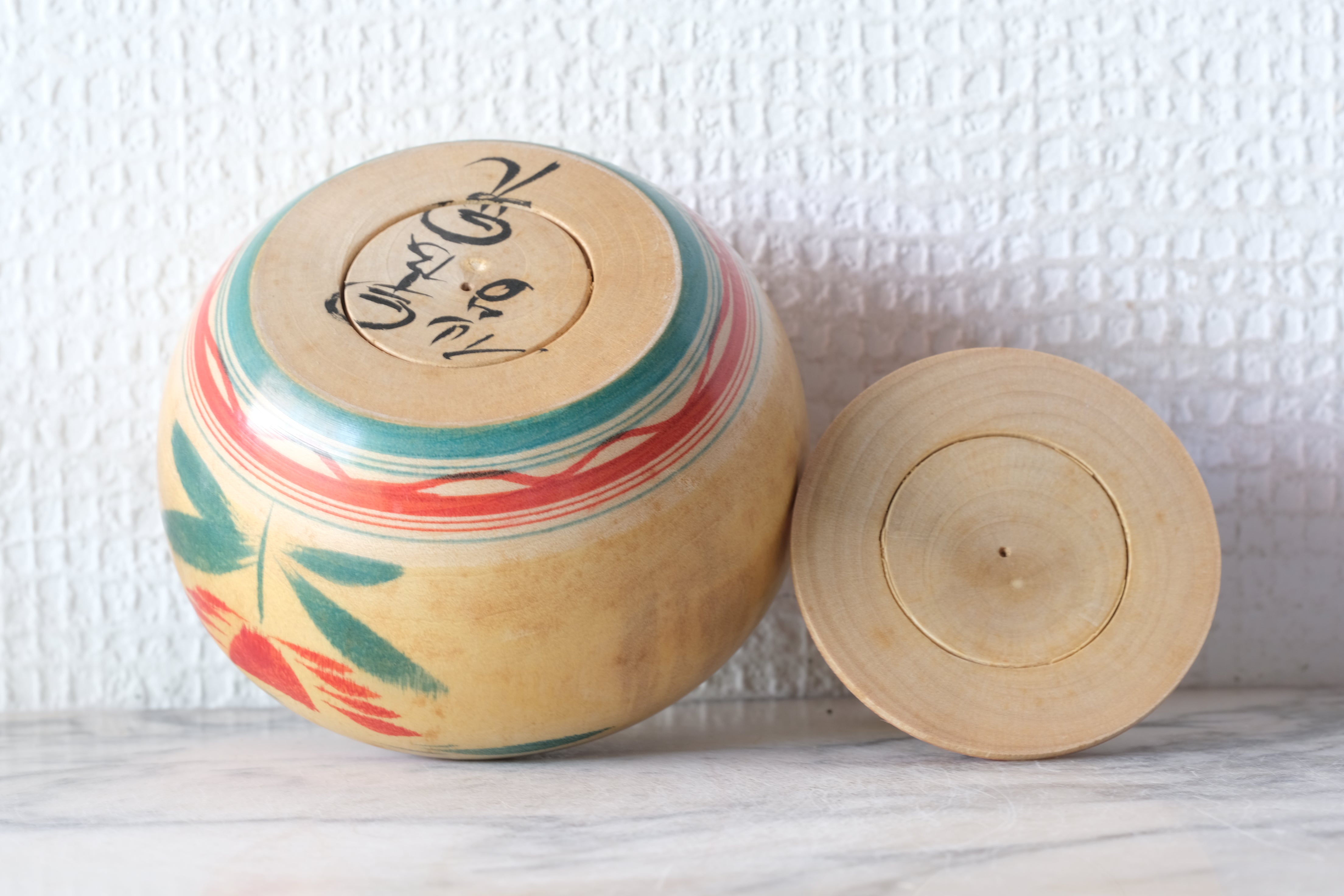 Vintage Ejiko Kokeshi with Spinning Tops Inside | Container | 9,5 cm