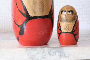 A Pair of Rare Vintage Daruma by Shozan Shido (1932-1995) | 6,5 cm and 13,5 cm