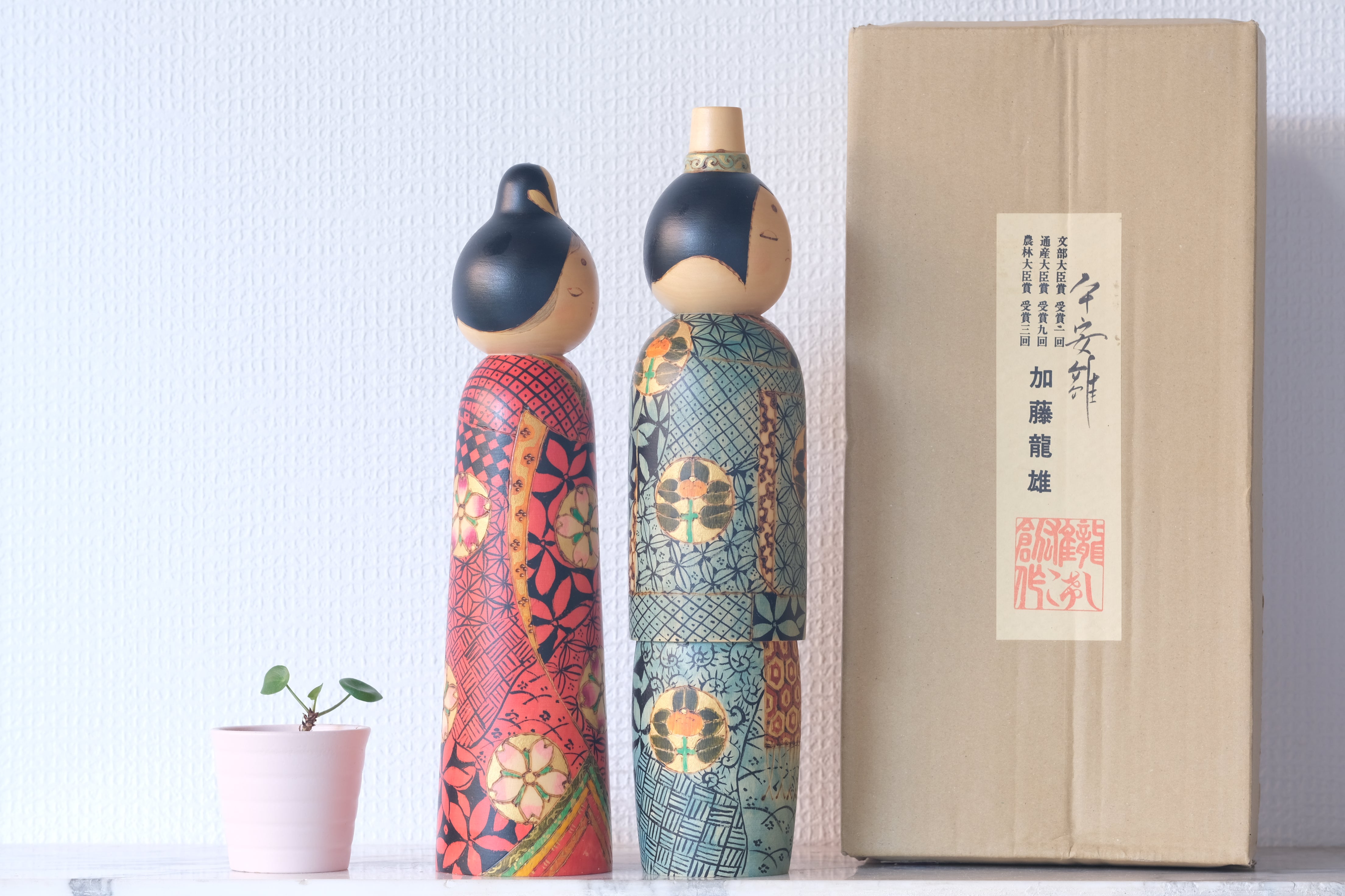 Exclusive Pair of Vintage Sosaku Kokeshi By Kato Tatsuo (1940-) | 29,5 cm and 32 cm