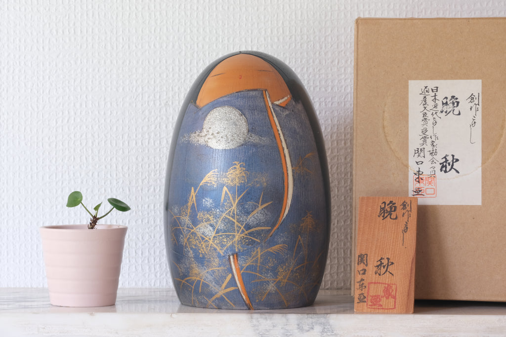 Exclusive Vintage Creative Kokeshi by Toa Sekiguchi (1942-) | Titled: 'Banshu - Late Autumn' | With Original Box | 18,5 cm