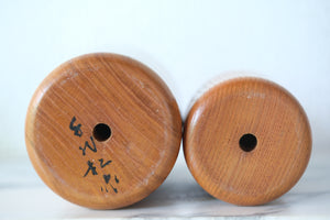 Cute Pair of Vintage Creative Kokeshi attributed to Chiyomatsu Kanou (1935-) | Sisters | 9,5 cm and 13 cm