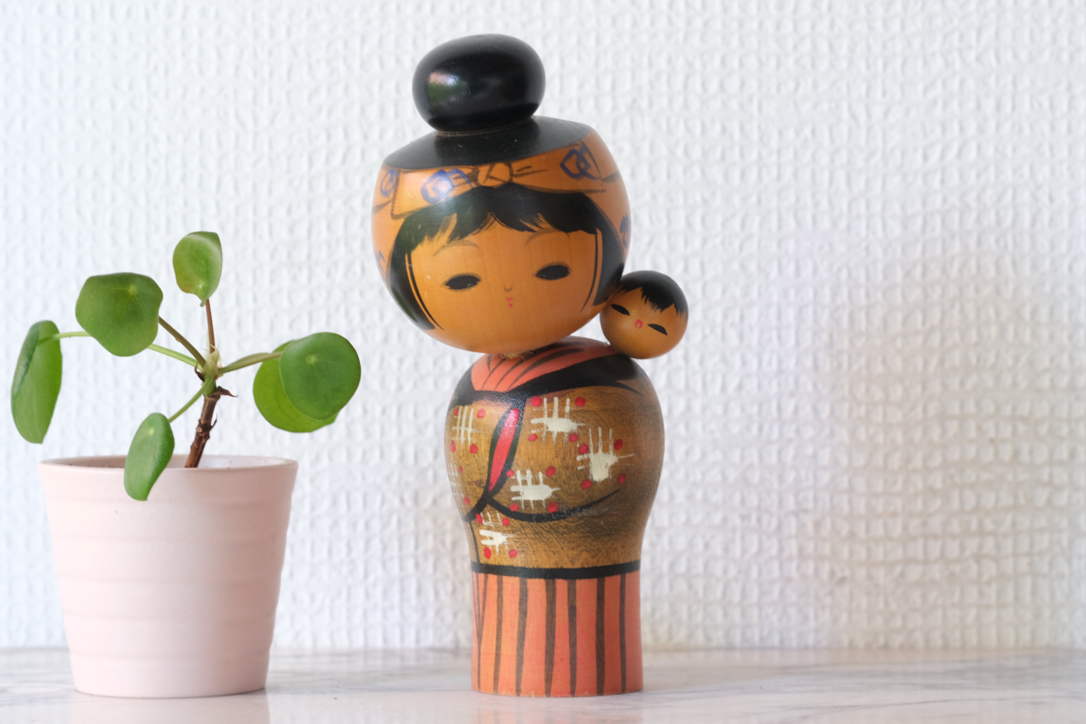 Vintage Creative Kokeshi by Miyashita Hajime (1940-retired) | Oshin - Babysitter | 16,5 cm