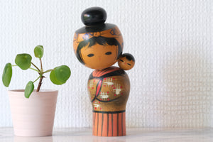 Vintage Creative Kokeshi by Miyashita Hajime (1940-retired) | Oshin - Babysitter | 16,5 cm