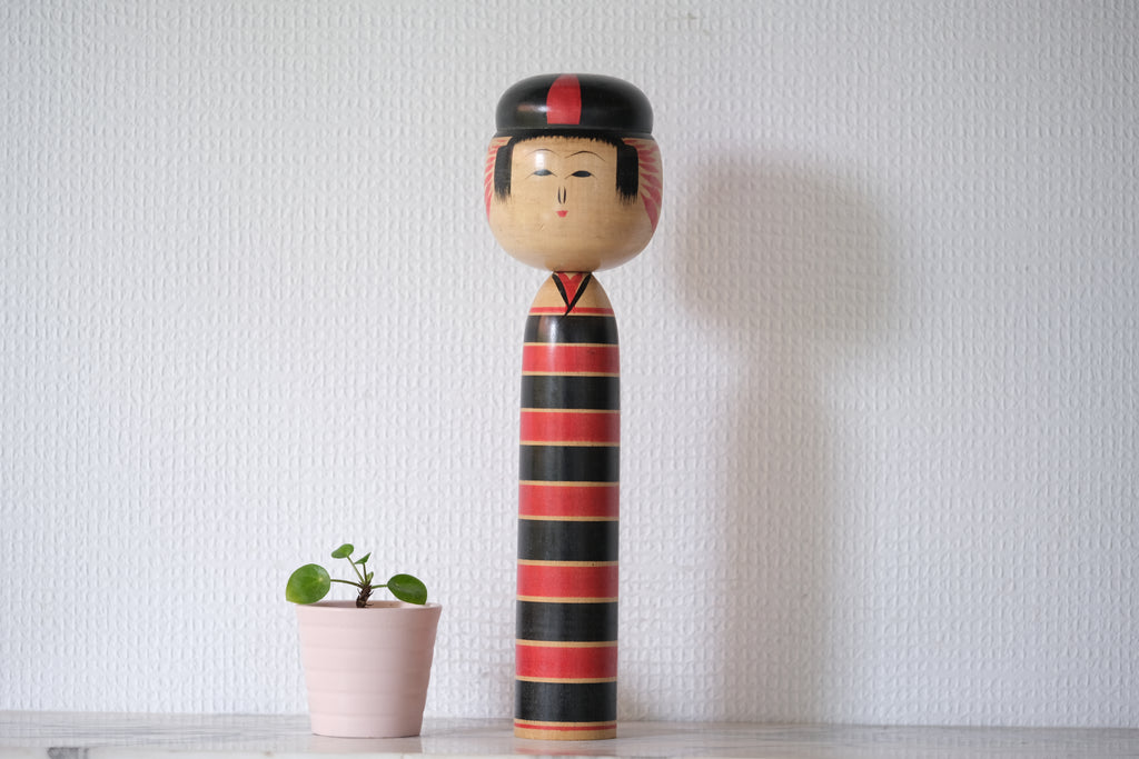 Rare Vintage Traditional Tougatta Kokeshi with Mage Hairstyle (or Oyone) by Kaiya Kichiemon 海谷吉右衛門 (1905-1985) | 30,5 cm