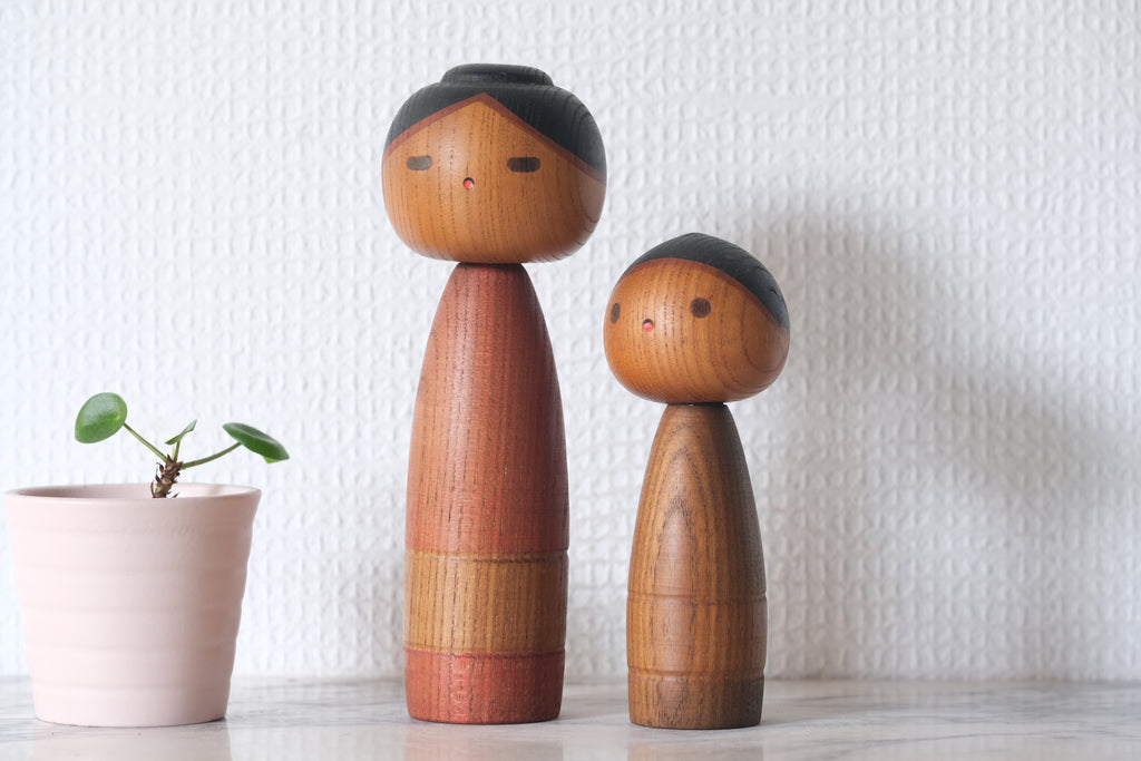 Pair of Vintage Creative Kokeshi by Sanpei Yamanaka (1926-2012) | Mother and Child | 17 cm and 12,5 cm