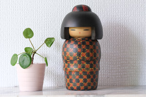Rare Vintage Gumma Kokeshi by Fumio Tomidokoro 富所ふみを (1948-) | 18,5 cm