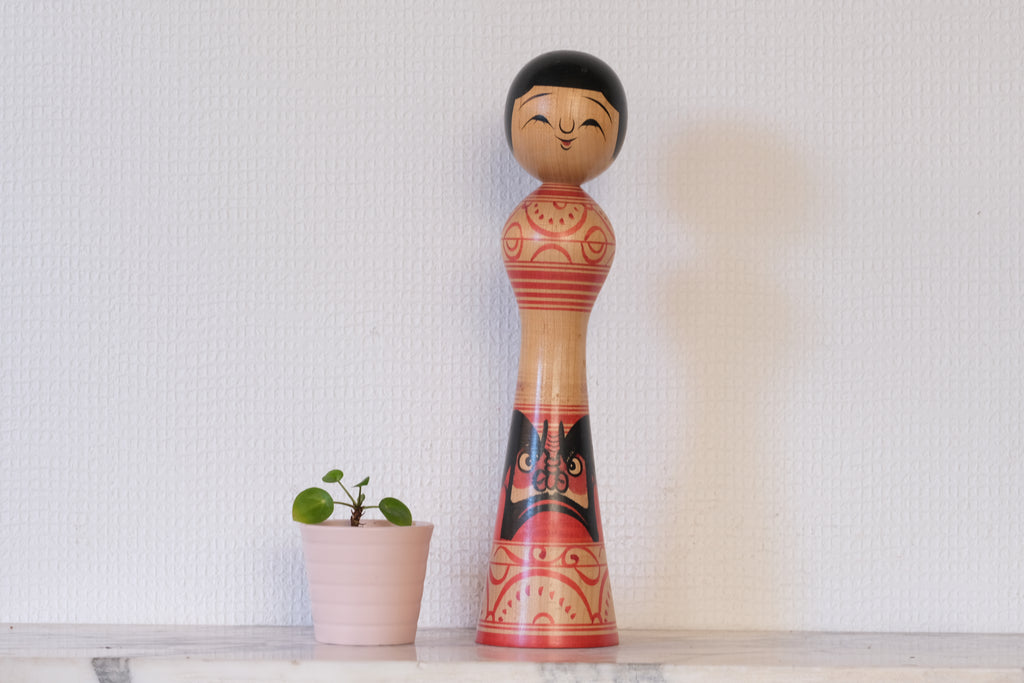 Vintage Tsugaro Kokeshi by Okuse Tetsunori 奥瀬鉄則 (1940-1992) with daruma | 29,5 cm