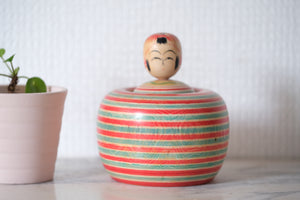 Vintage Ejiko Kokeshi from the Tougatta Strain | Body Can Rotate | 9,5 cm