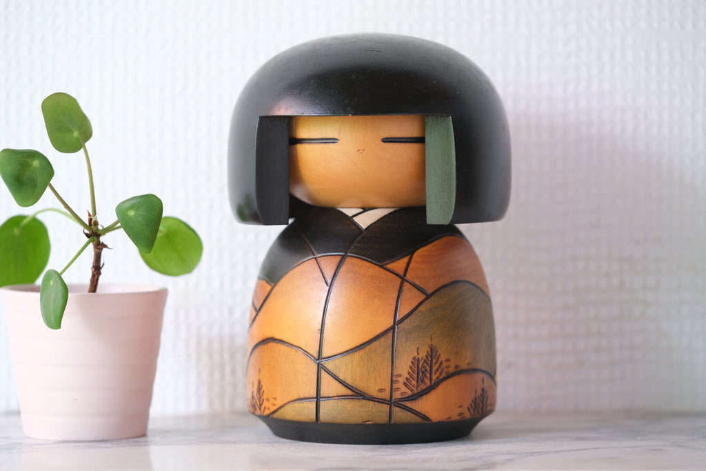Chunky Vintage Gumma Kokeshi by Kisaku | Title: 山波 - Sanba - Mountain Waves | 15,5 cm