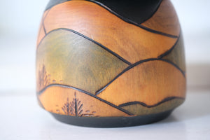 Chunky Vintage Gumma Kokeshi by Kisaku | Title: 山波 - Sanba - Mountain Waves | 15,5 cm