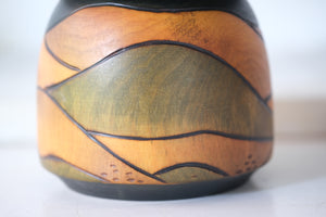Chunky Vintage Gumma Kokeshi by Kisaku | Title: 山波 - Sanba - Mountain Waves | 15,5 cm