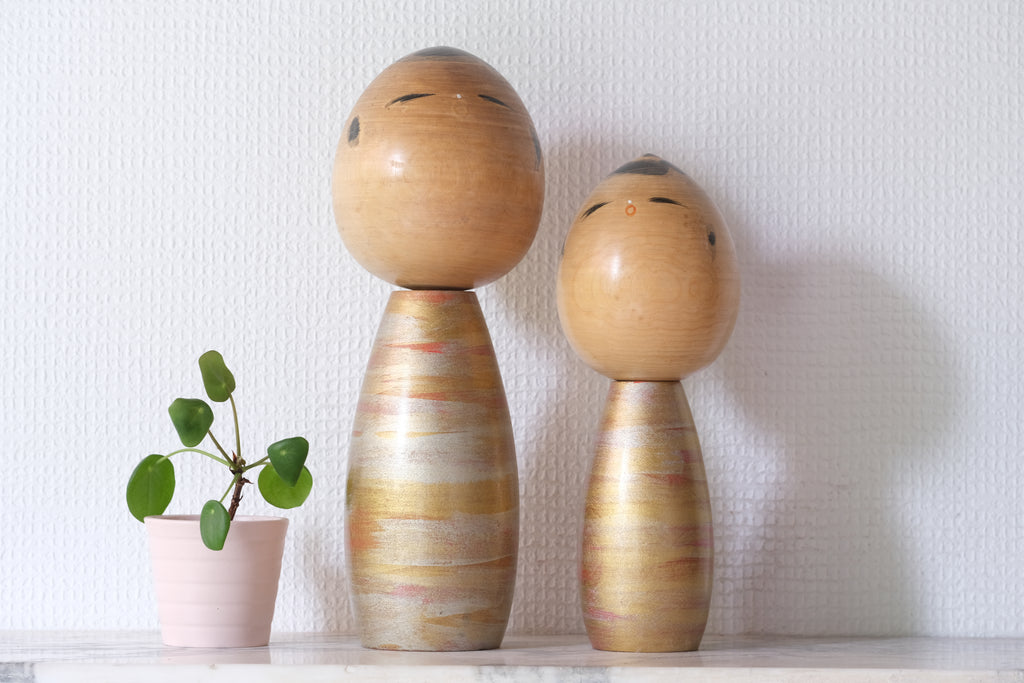 Pair of Vintage Creative Kokeshi by Takahashi Hashime (1918 - 2002) | 22,5 cm and 27,5 cm