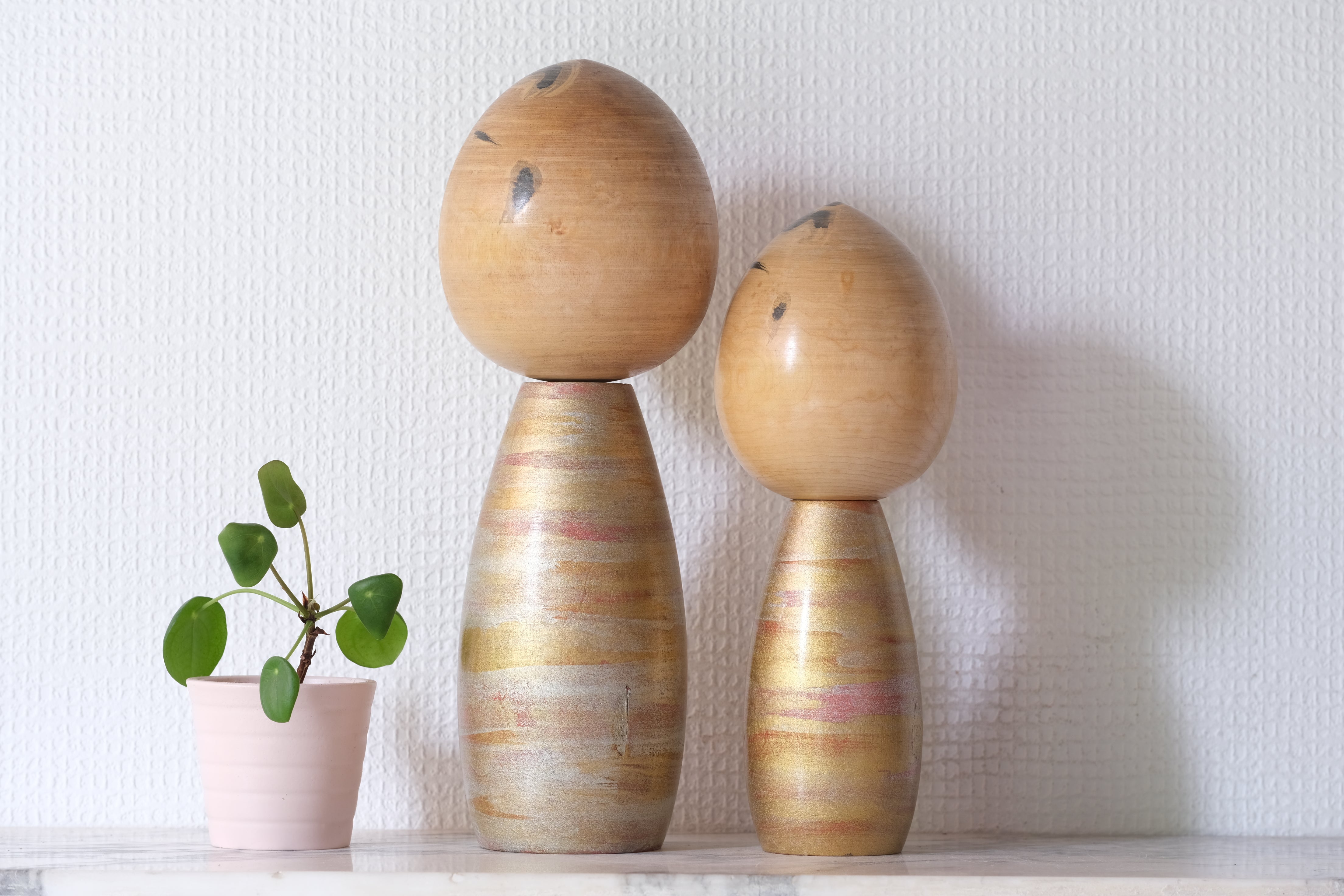 Pair of Vintage Creative Kokeshi by Takahashi Hashime (1918 - 2002) | 22,5 cm and 27,5 cm