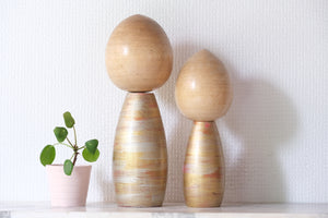 Pair of Vintage Creative Kokeshi by Takahashi Hashime (1918 - 2002) | 22,5 cm and 27,5 cm
