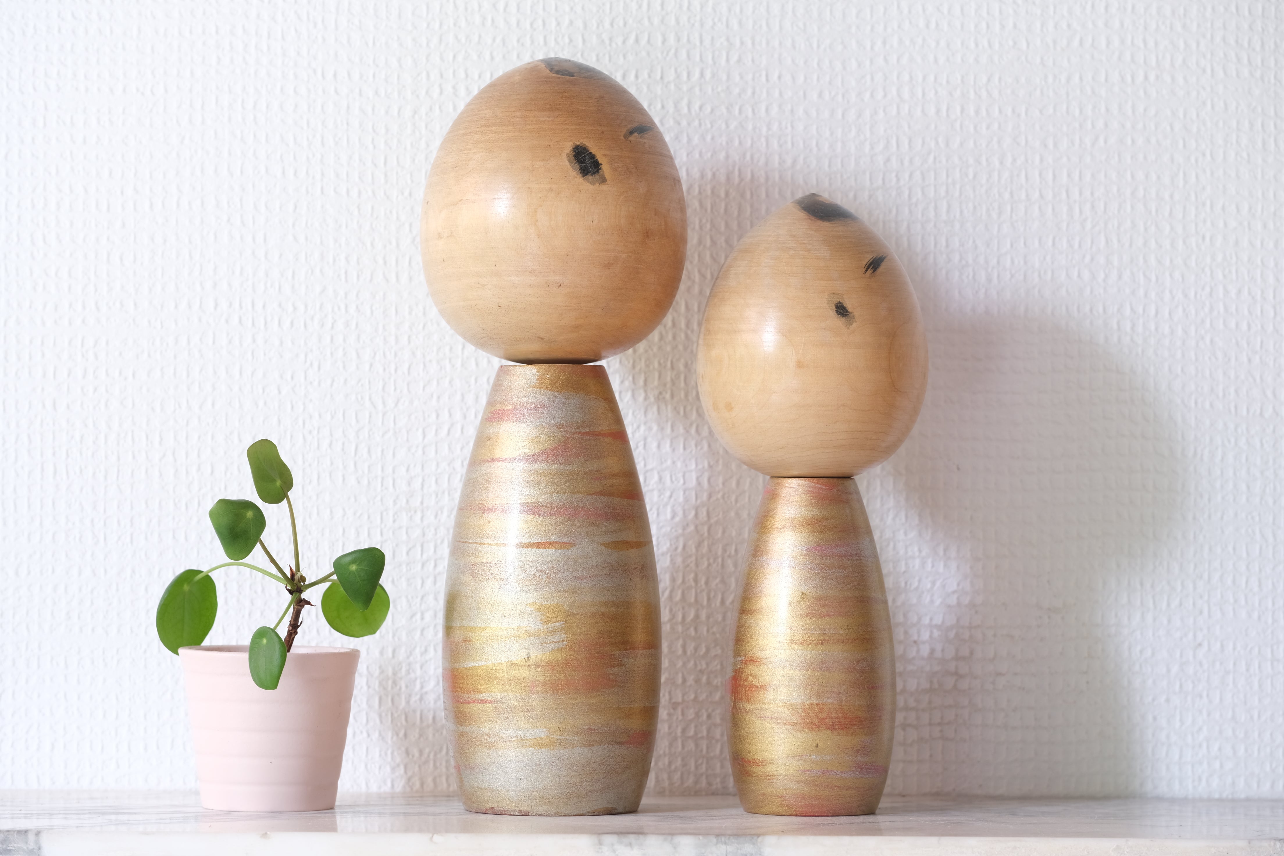 Pair of Vintage Creative Kokeshi by Takahashi Hashime (1918 - 2002) | 22,5 cm and 27,5 cm