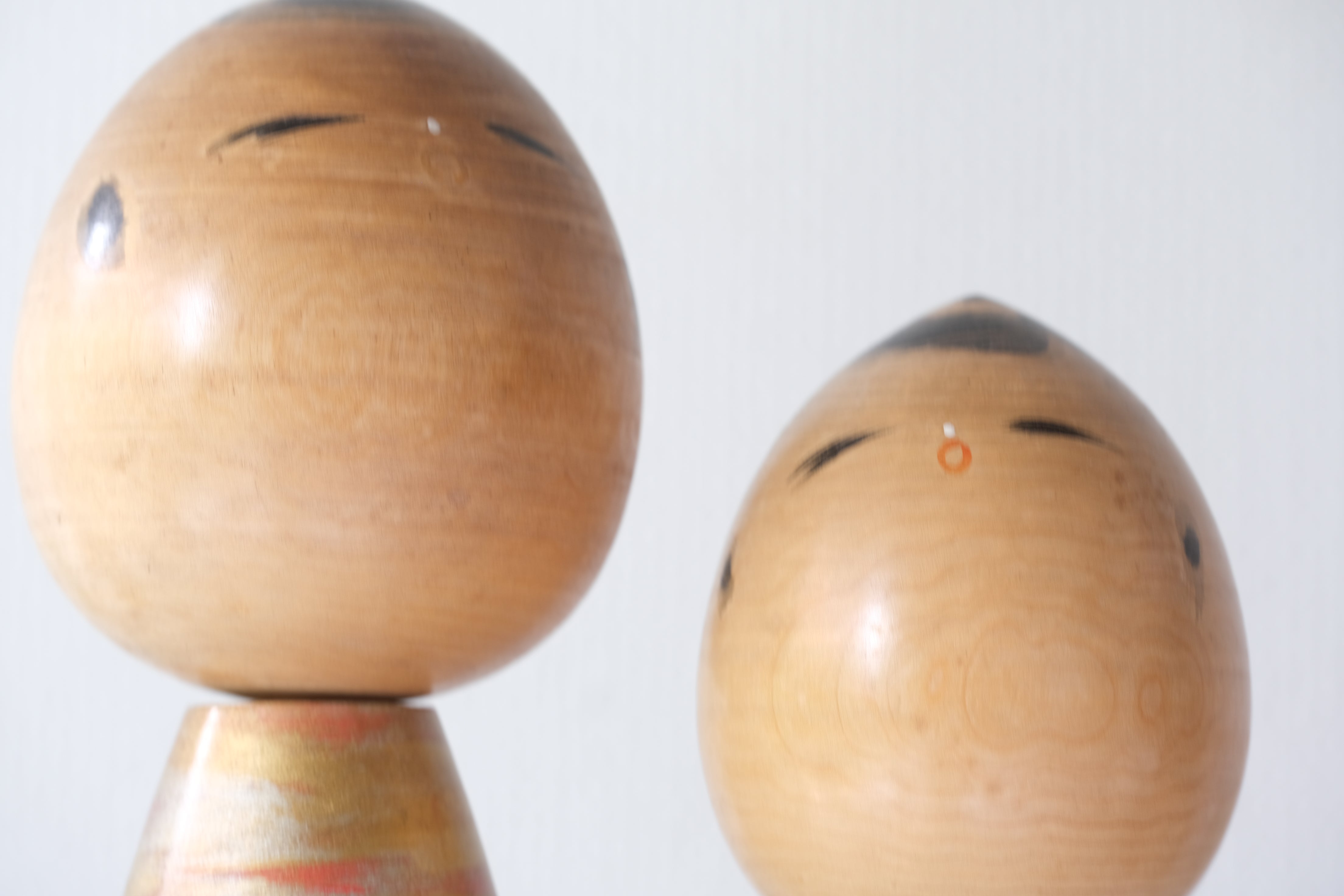 Pair of Vintage Creative Kokeshi by Takahashi Hashime (1918 - 2002) | 22,5 cm and 27,5 cm
