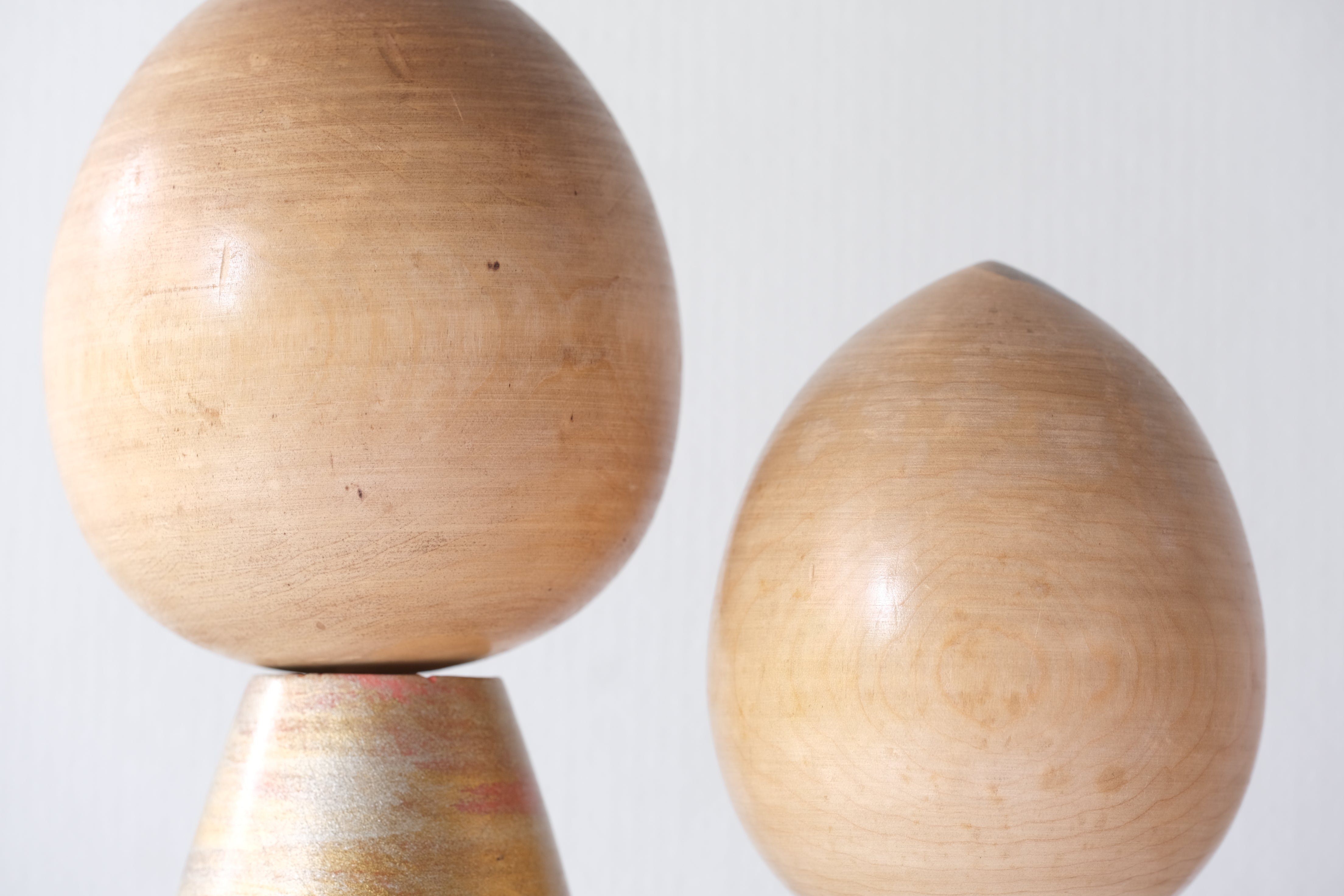 Pair of Vintage Creative Kokeshi by Takahashi Hashime (1918 - 2002) | 22,5 cm and 27,5 cm