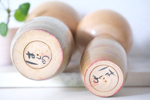 Pair of Vintage Creative Kokeshi by Takahashi Hashime (1918 - 2002) | 22,5 cm and 27,5 cm