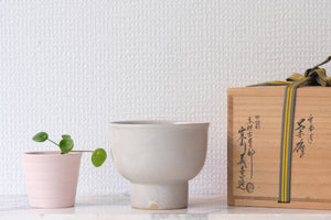 Japanese Ceramic Tea Bowl by Samukawa Yoshitaka 寒川 義崇 造 (1951-) | Kosobe 古曽部  |  9,5 cm