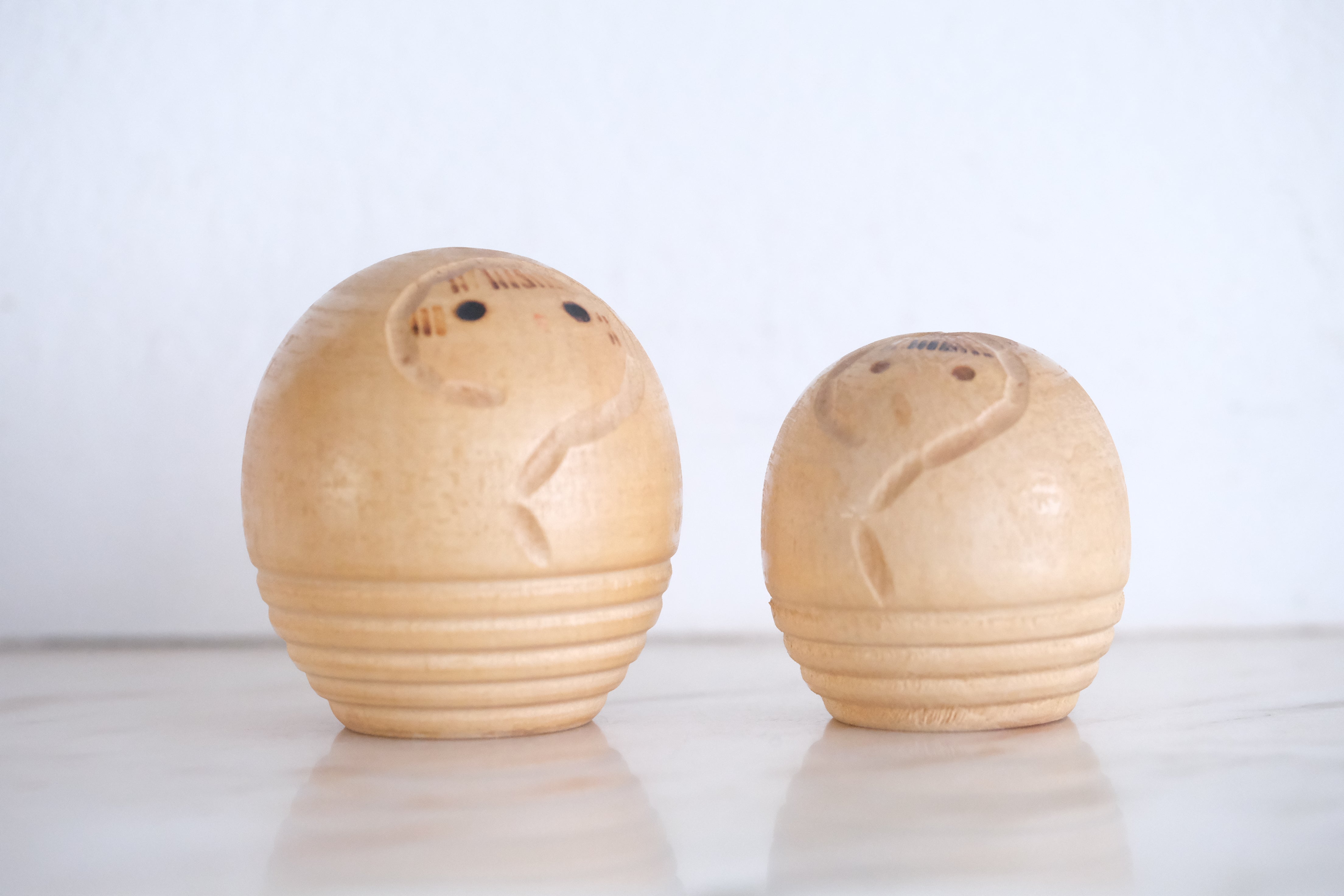 Two Vintage Creative Kokeshi By Kenichi Murakami (1929-) | Mother and Child | 5,5 cm and 4,5 cm