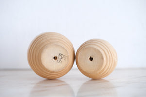 Two Vintage Creative Kokeshi By Kenichi Murakami (1929-) | Mother and Child | 5,5 cm and 4,5 cm