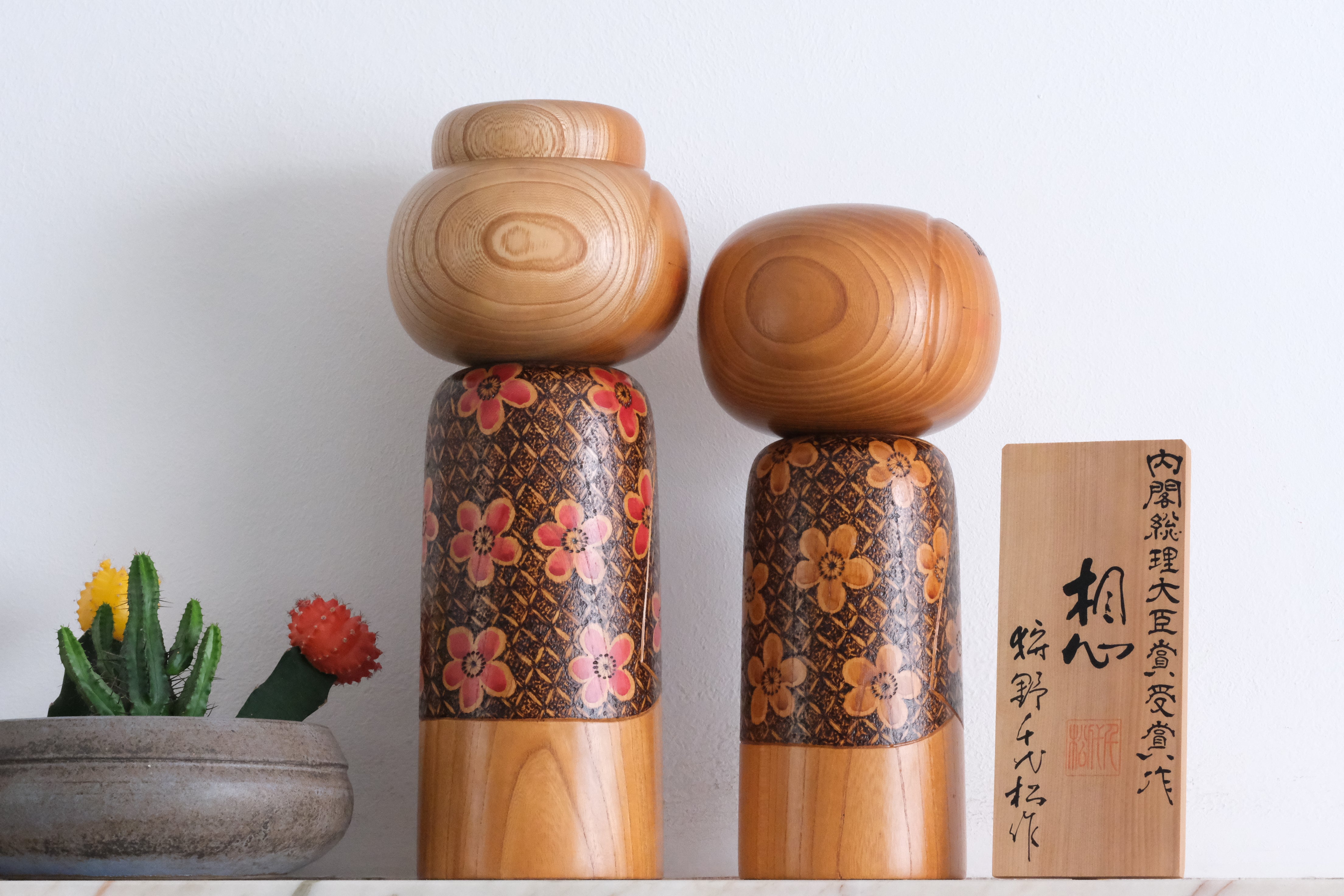 Exclusive Pair of Vintage Creative Kokeshi by Chiyomatsu Kanou (1935-) | Mother and Child | 35,5 cm and 30 cm
