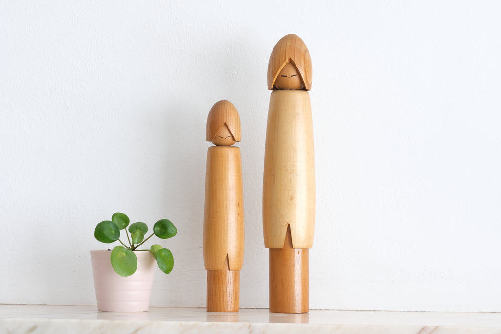 Exclusive Pair of Sosaku Kokeshi Attributed to Shozan Shido (1932 - 1995) | 21 cm and 27,5 cm