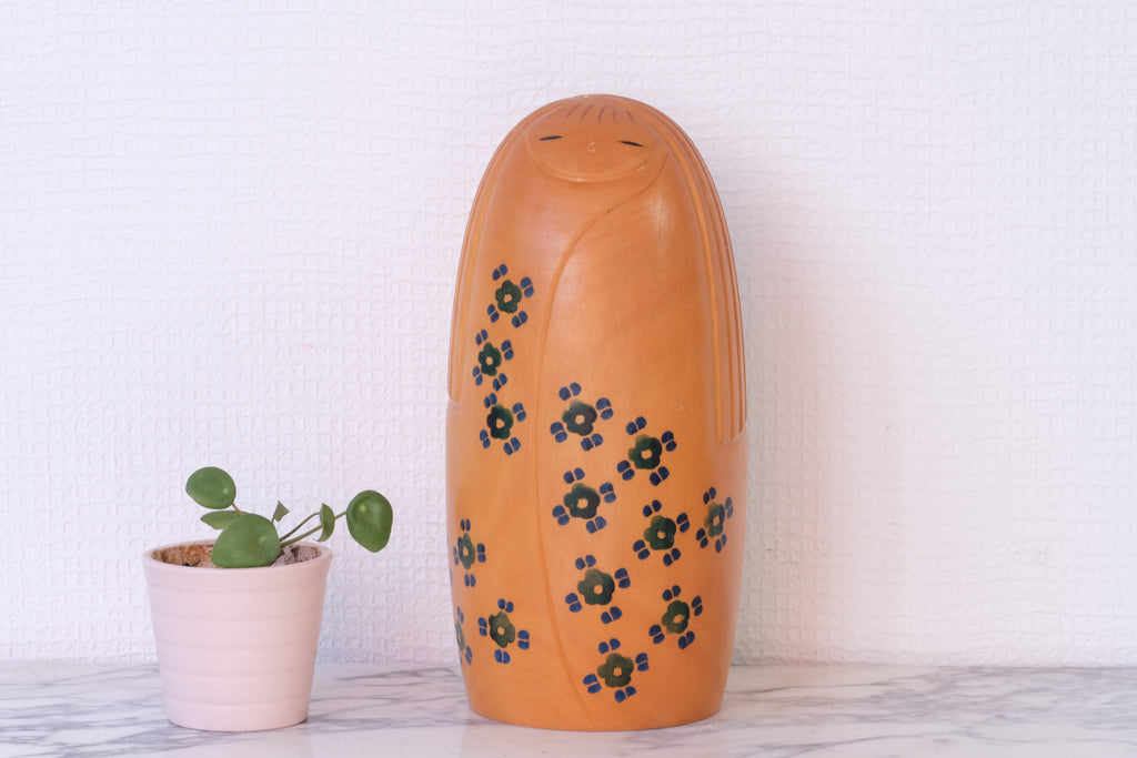 Exclusive Vintage Creative Kokeshi by Chiyomatsu Kanou (1935-) | Titled: 'Harukaze - Spring Breeze' | 21,5 cm