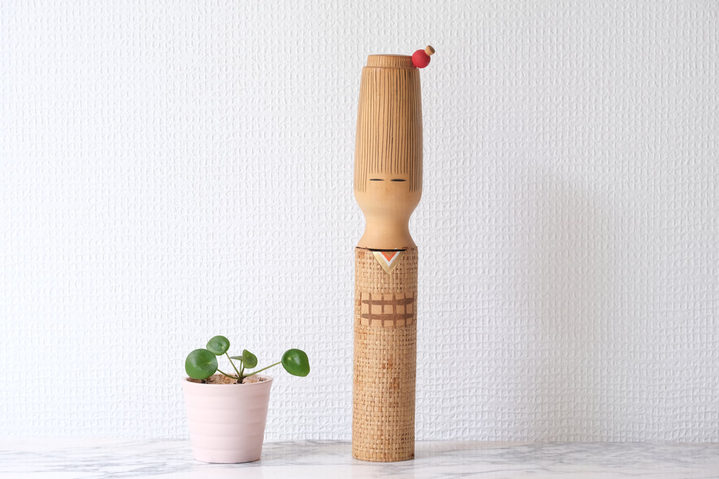 Elegant Vintage Sosaku Kokeshi | 31 cm