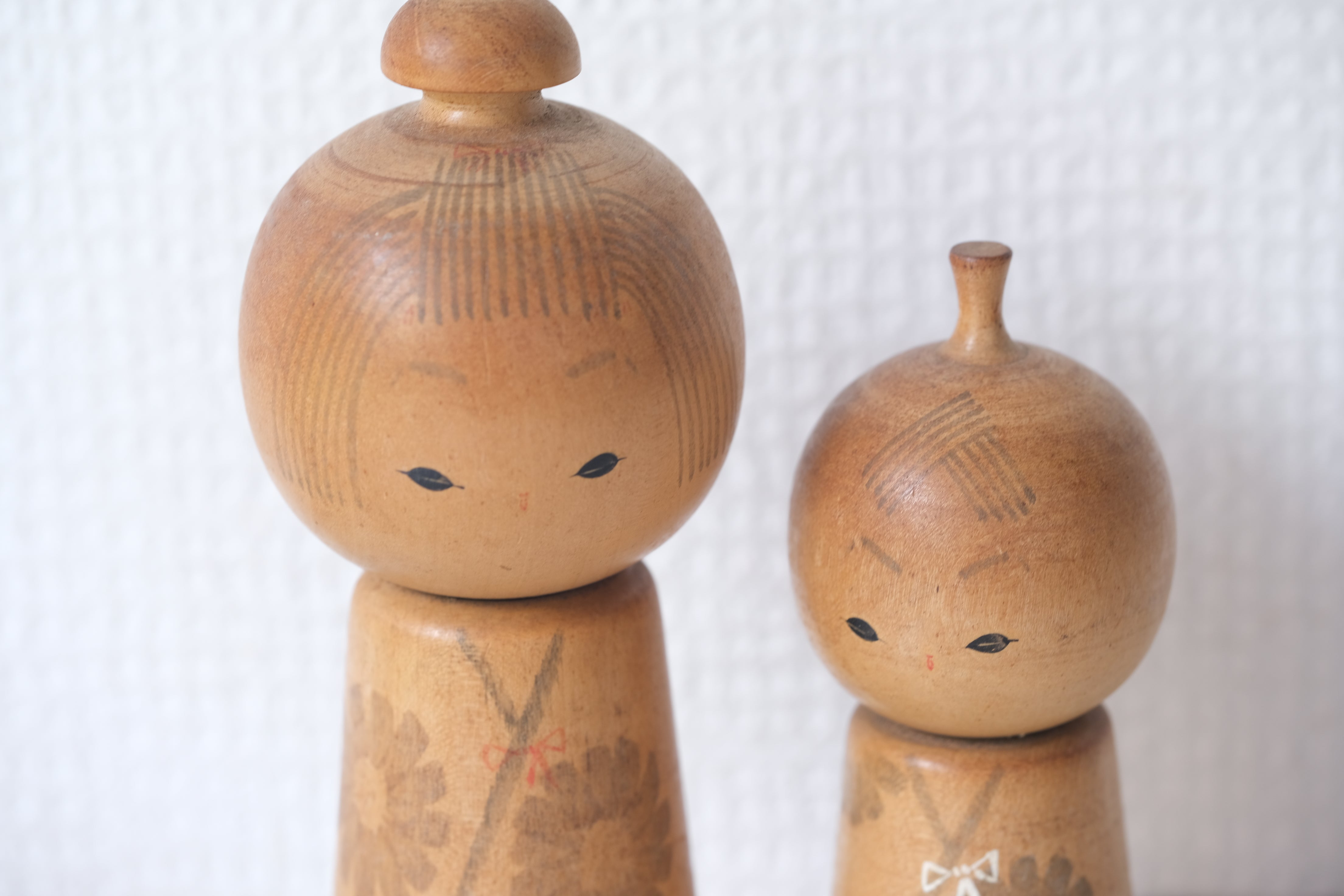 Set of Two Vintage Creative Kokeshi by Issetsu Kuribayashi (1924-2011) | Mother and Child | 11,5 cm and 15 cm