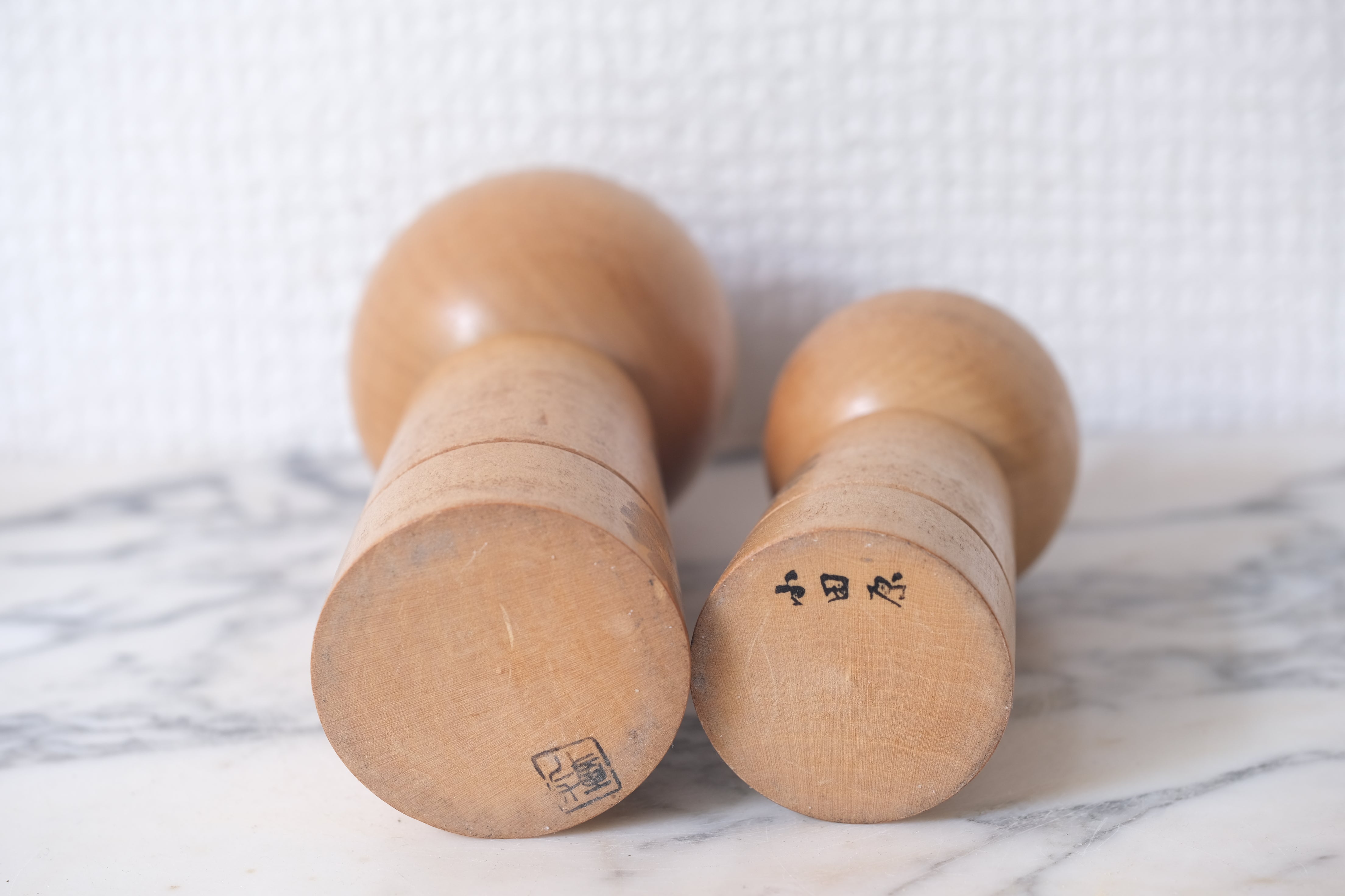 Set of Two Vintage Creative Kokeshi by Issetsu Kuribayashi (1924-2011) | Mother and Child | 11,5 cm and 15 cm