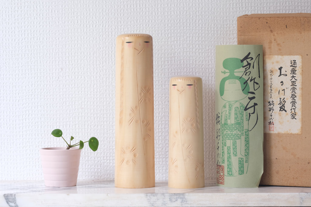 Pair of Vintage Creative Kokeshi by Chiyomatsu Kanou (1935-unknown) | With Original Box | 17,5 cm and 24 cm