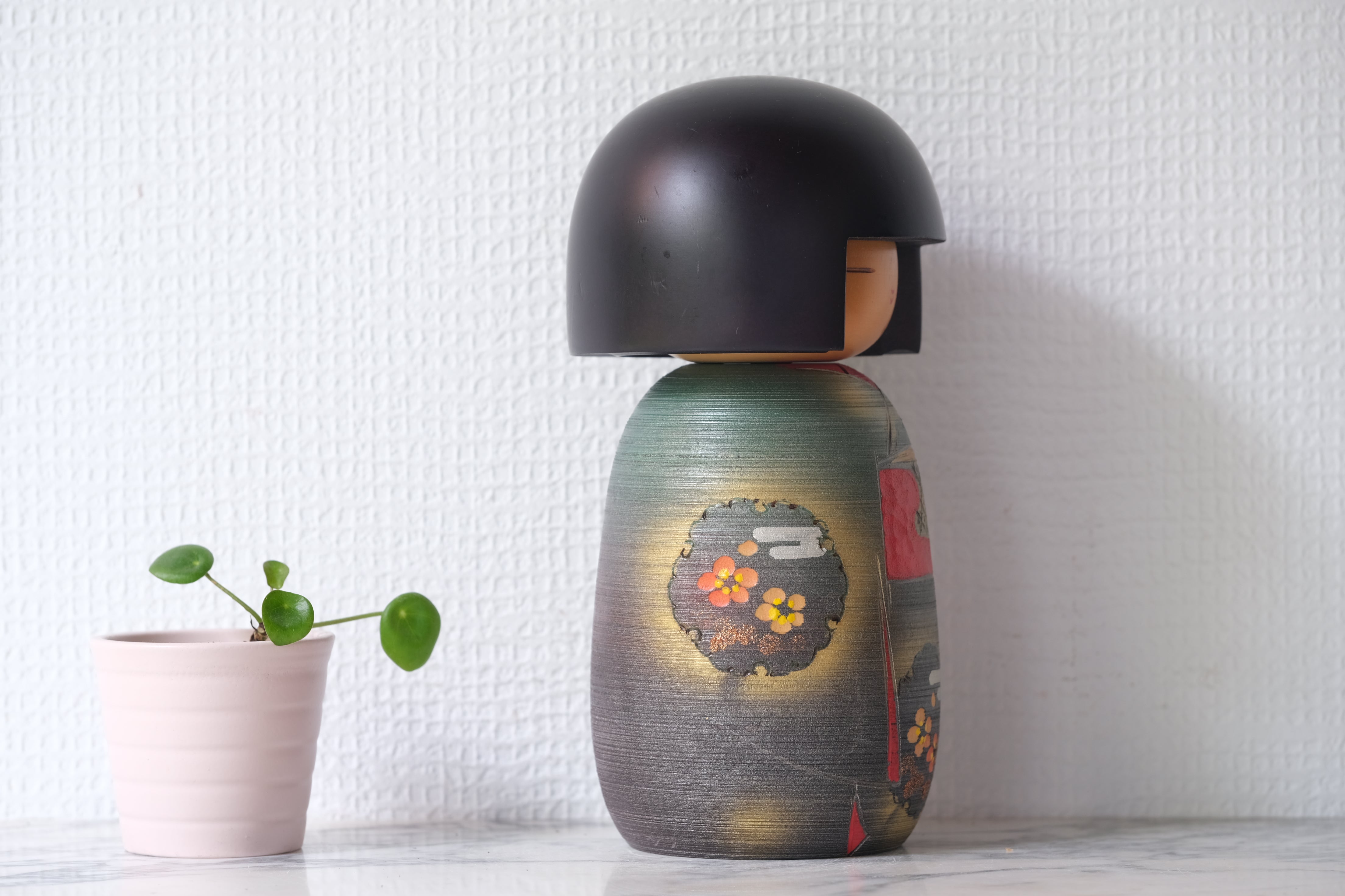 Gumma Kokeshi by Masae Fujikawa 藤川正衛 (1942-2015) | Titled: 'Shunko - Spring Light' | 20,5 cm