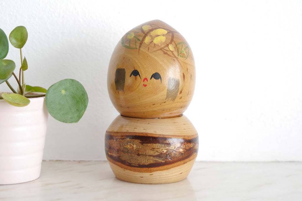 Cute Vintage Sosaku Kokeshi with bark by Takahashi Tatsuro | 11 cm