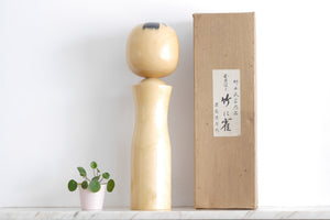 Large Vintage Creative Kokeshi By Takahashi Tatsuro | Titled: 'Takenisuzume - Sparrow on Bamboo' | With Original Box | 44,5 cm