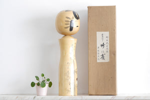 Large Vintage Creative Kokeshi By Takahashi Tatsuro | Titled: 'Takenisuzume - Sparrow on Bamboo' | With Original Box | 44,5 cm