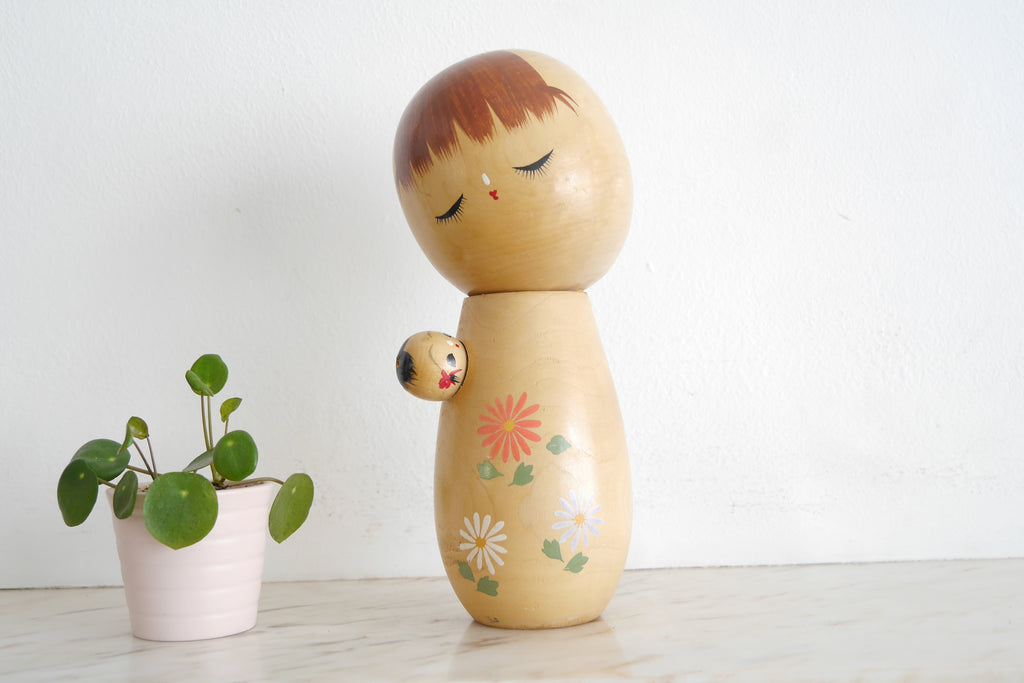 Vintage Creative Kokeshi | Oshin - Babysitter | 23 cm
